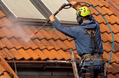 Démoussage et hydrofuge de toiture à Messac